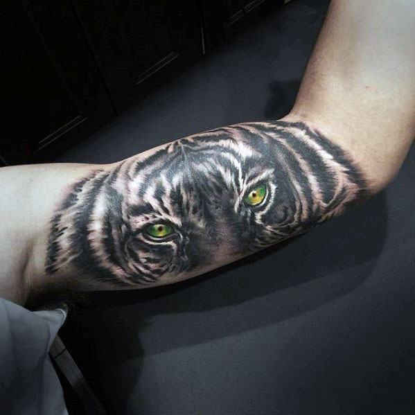 tatuaggio occhi di tigre 59