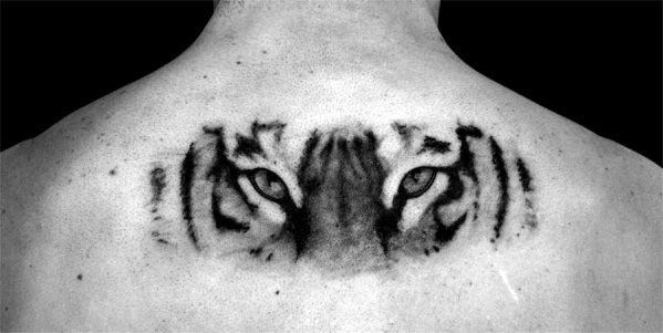 tatuaggio occhi di tigre 63