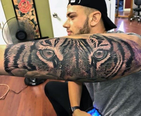 tatuaggio occhi di tigre 71