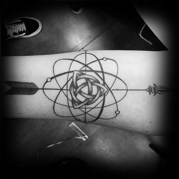 tatuaggio atomo 113