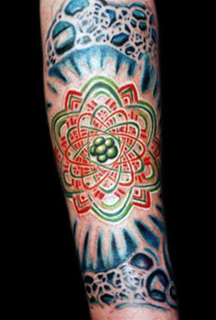tatuaggio atomo 53