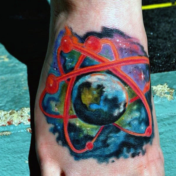 tatuaggio atomo 61