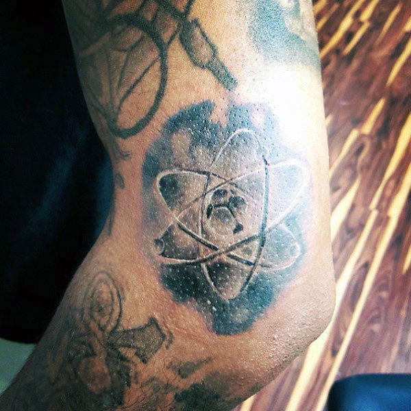 tatuaggio atomo 77