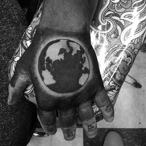 tatuaggio globo terrestre mondo 23