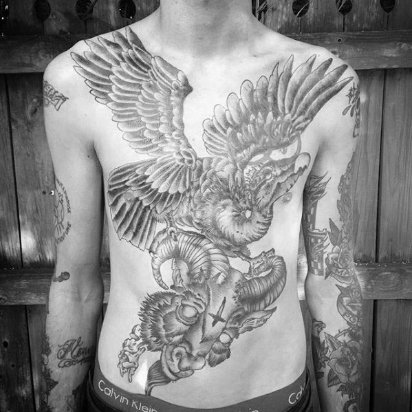 tatuaggio avvoltoio 63
