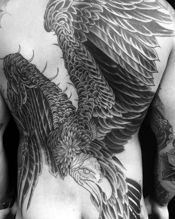 tatuaggio avvoltoio 85