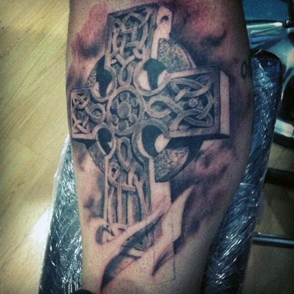 tatuaggio croce celtica 11
