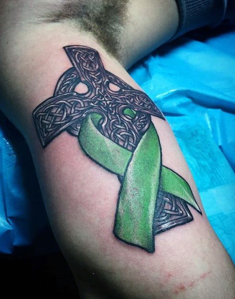 tatuaggio croce celtica 125