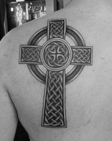 tatuaggio croce celtica 133