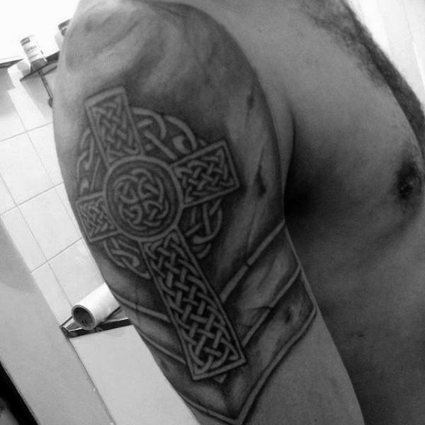 tatuaggio croce celtica 25