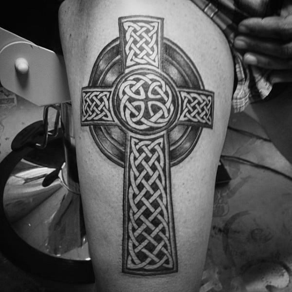 tatuaggio croce celtica 75