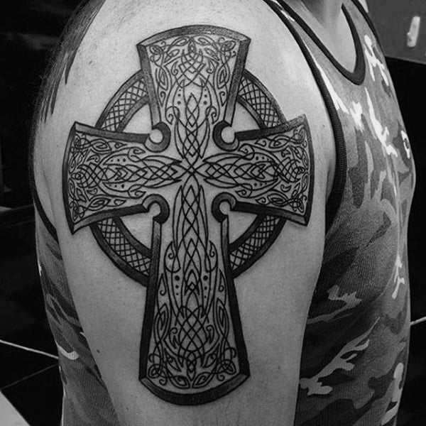 tatuaggio croce celtica 79