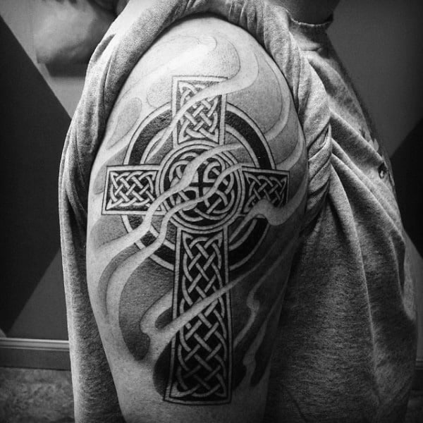 tatuaggio croce celtica 93