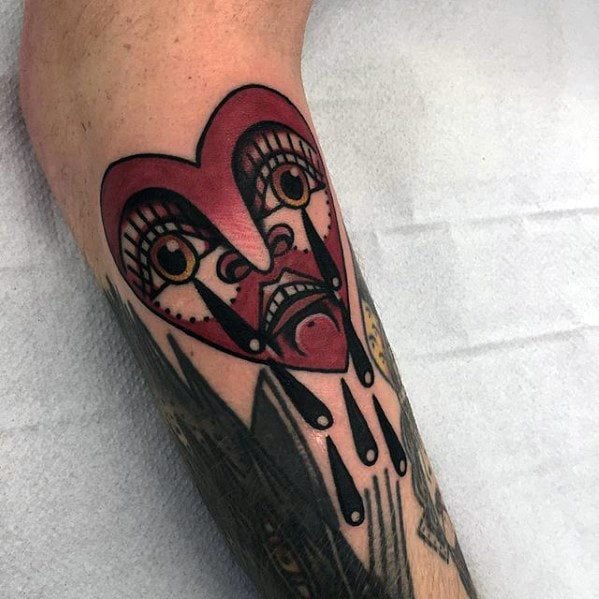 tatuaggio cuore che piange 31