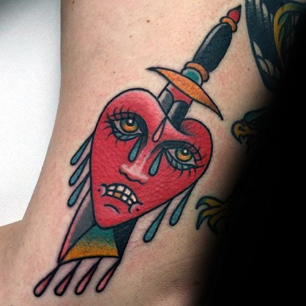 tatuaggio cuore che piange 79