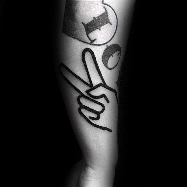 tatuaggio simbolo pace 115