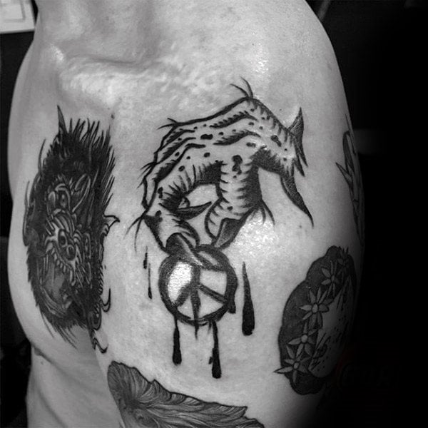 tatuaggio simbolo pace 63