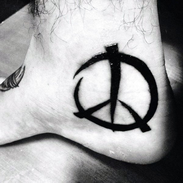 tatuaggio simbolo pace 91