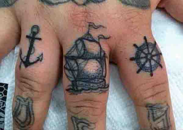tatuaggio timone volante barca 25