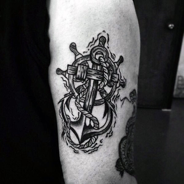 tatuaggio timone volante barca 41