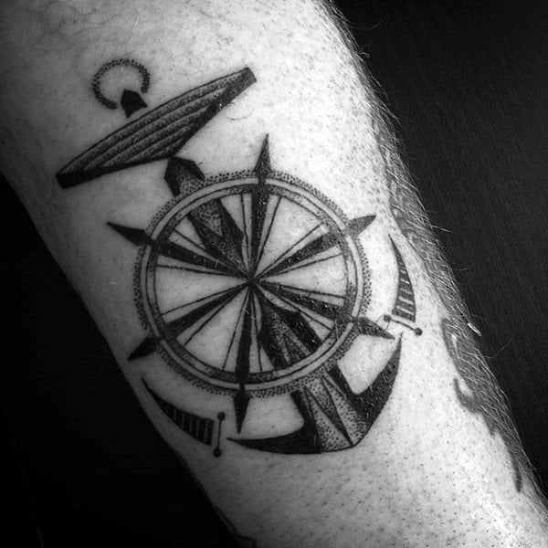 tatuaggio timone volante barca 49