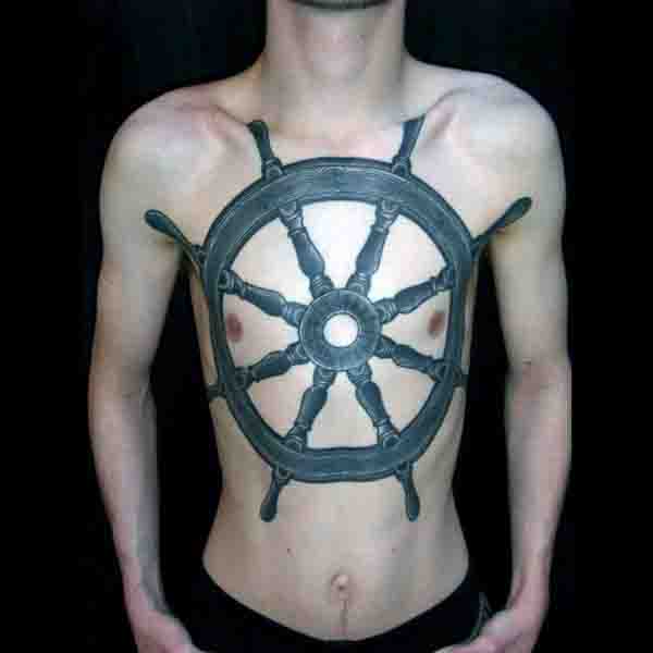 tatuaggio timone volante barca 55