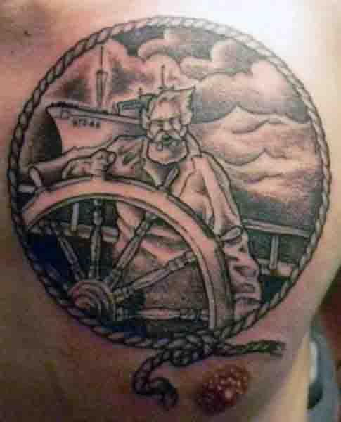 tatuaggio timone volante barca 85