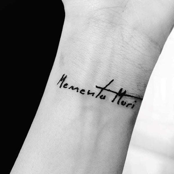 63 Tatuaggi con la frase latina “memento mori” (con significato)