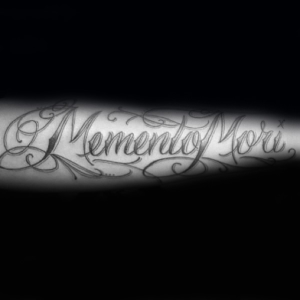 tatuaggio frase memento mori 19