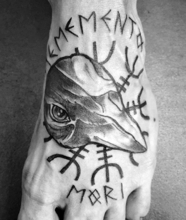 tatuaggio frase memento mori 55