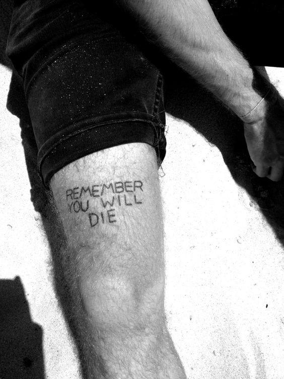 tatuaggio frase memento mori 57