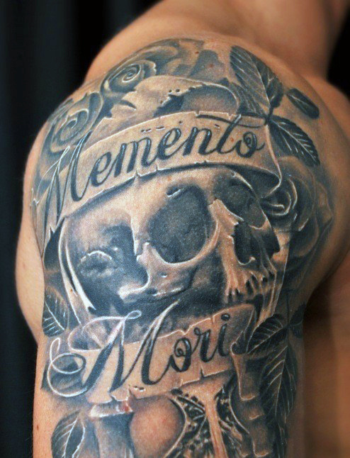 tatuaggio frase memento mori 81