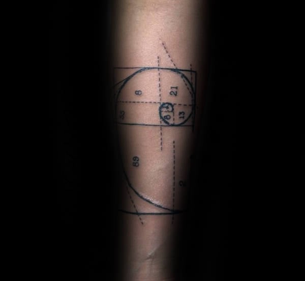 tatuaggio spirale aurea fibonacci 93