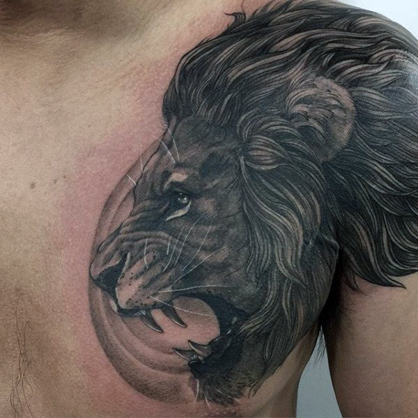 tatuaggio leone sul petto 121