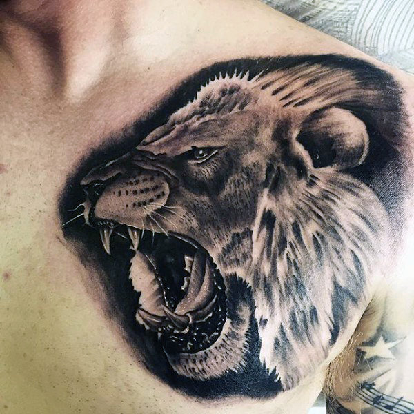 tatuaggio leone sul petto 21
