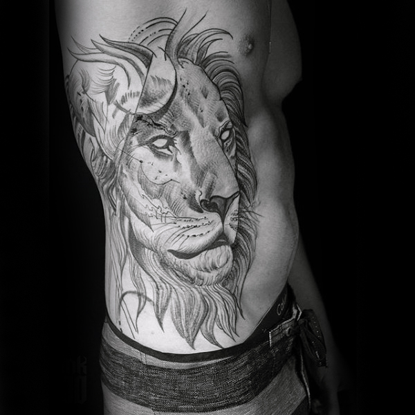 tatuaggio leone sul petto 23