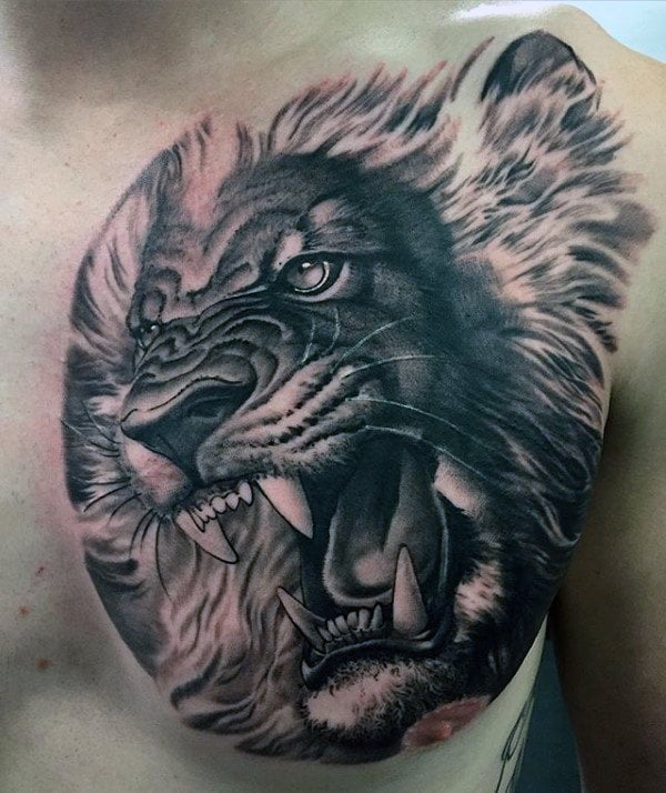 tatuaggio leone sul petto 27