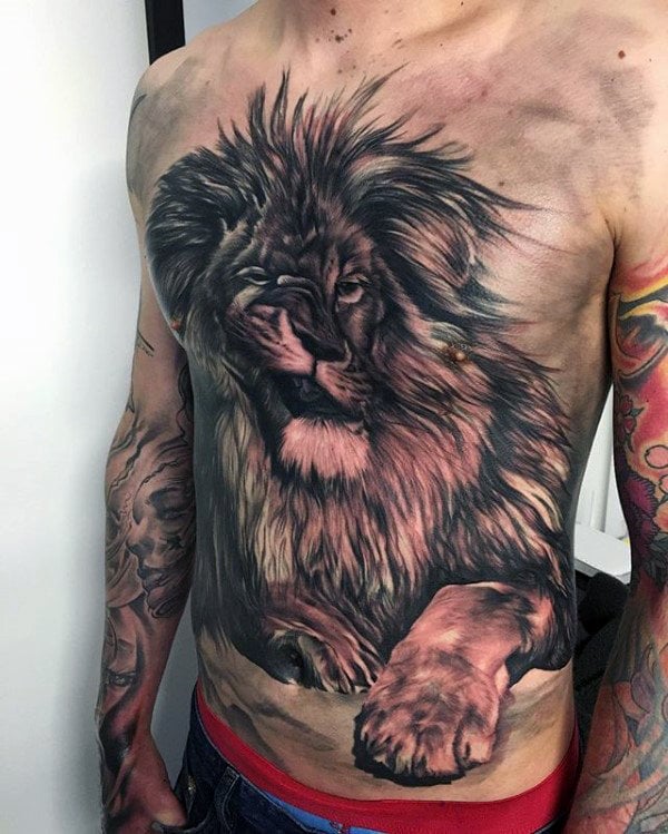 tatuaggio leone sul petto 49