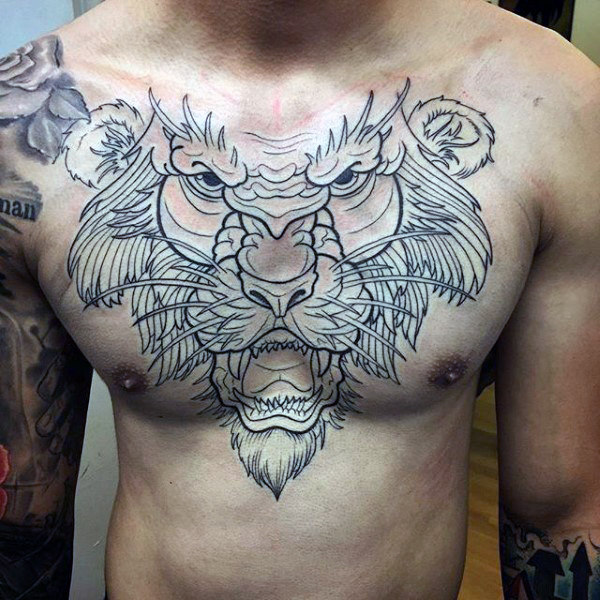 tatuaggio leone sul petto 99