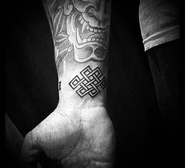 tatuaggio nodo infinito 21