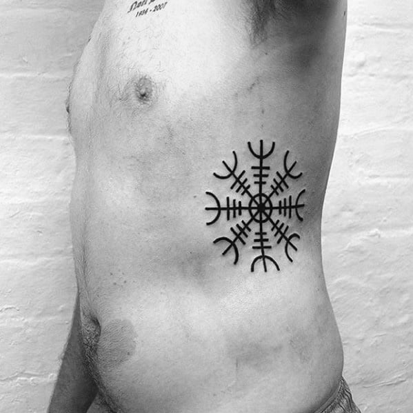 tatuaggio simbolo vichingo aegishjalm 03
