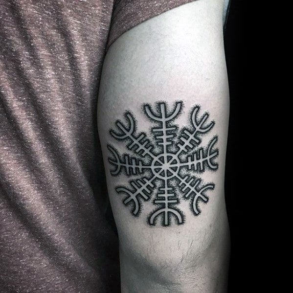 tatuaggio simbolo vichingo aegishjalm 17