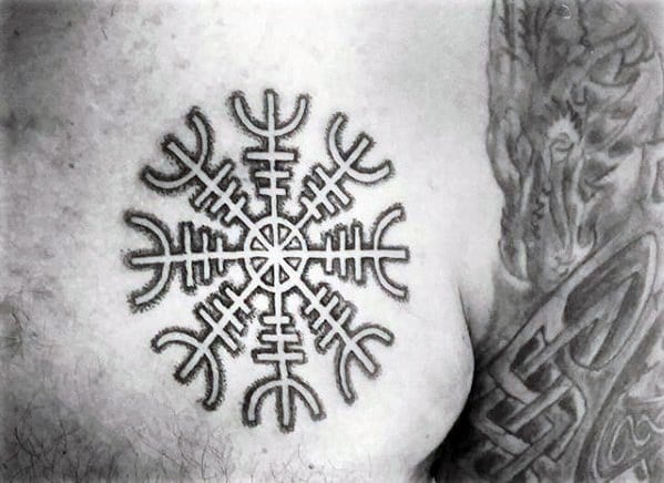 tatuaggio simbolo vichingo aegishjalm 37