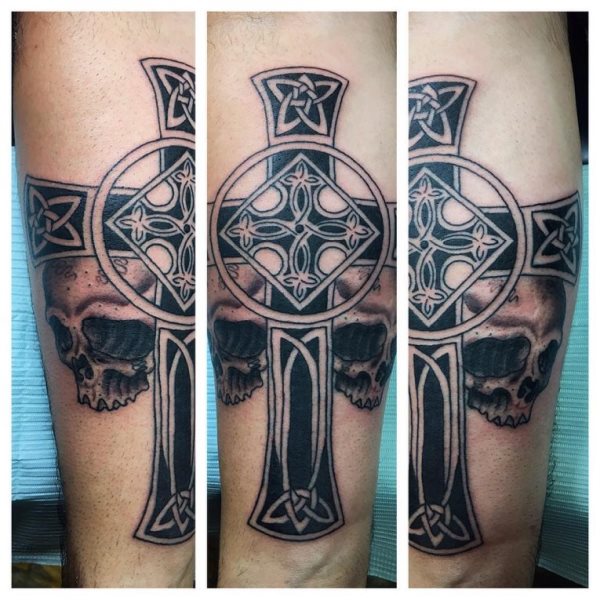 cross tattoo 124