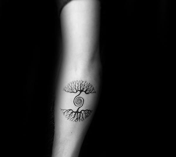 91 tatuaży z drzewem życia: wzory i znaczenie