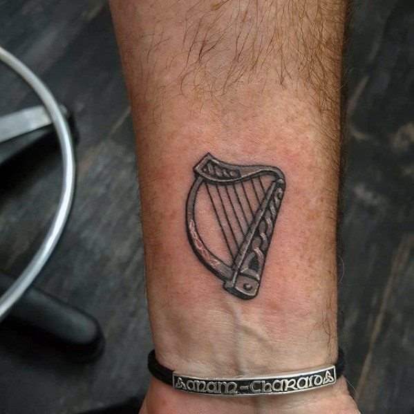 56 tatuaży z harfą (ze znaczeniem)