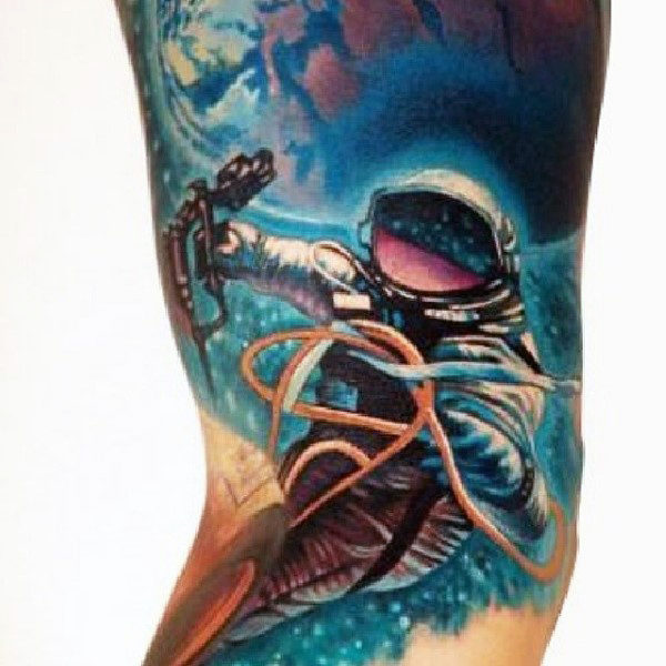 tatuaz astronauta astronomiczny 104
