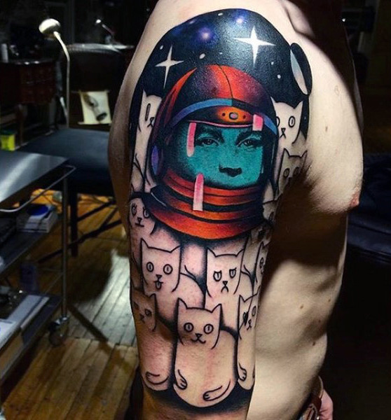 tatuaz astronauta astronomiczny 112