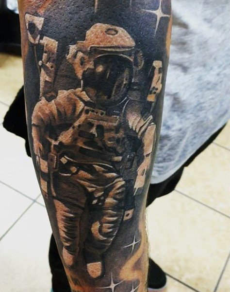 tatuaz astronauta astronomiczny 118