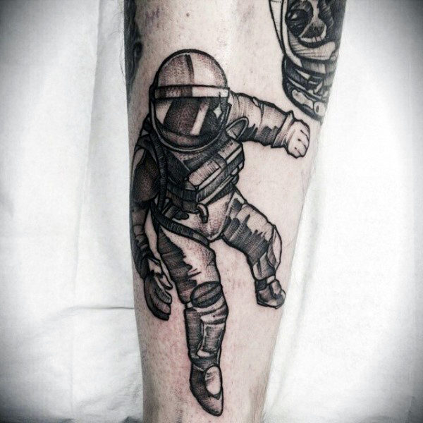 tatuaz astronauta astronomiczny 140